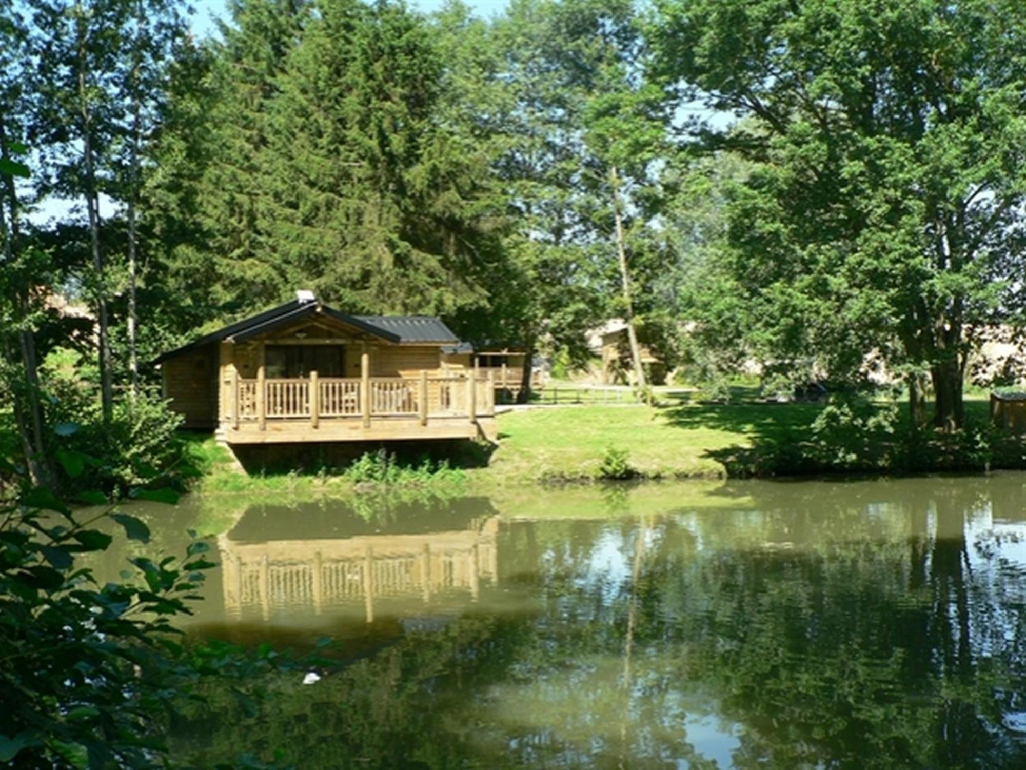 Отель Etangs Du Moulin Suzy Экстерьер фото